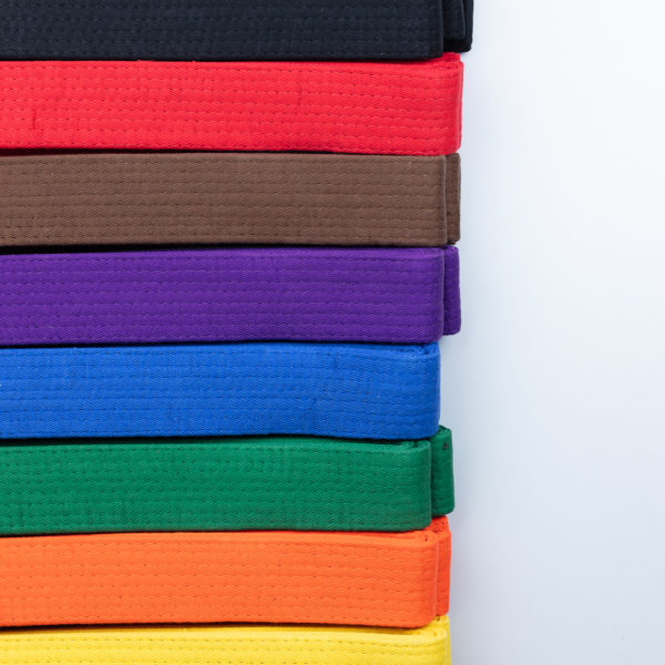 verschiedene Farben Karate Gürtel